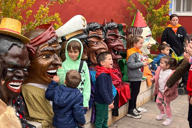 Foto de archivo de los cabezudos de Quinto en la últimas fiestas de Bonastre