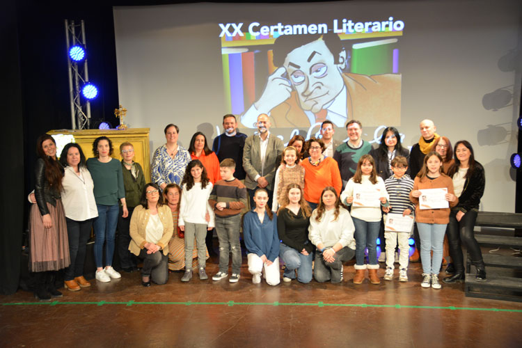 Foto de familia de la XX edición del concurso literario Jardiel Poncela