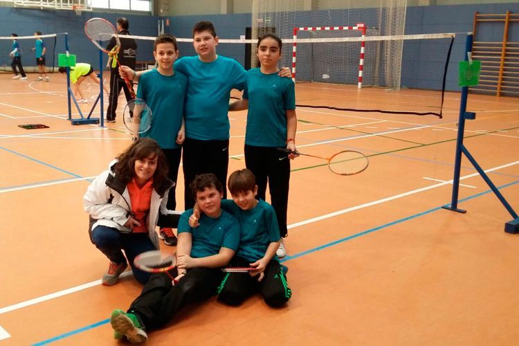 Participantes de Quinto en el torneo de badminton de Zaragoza