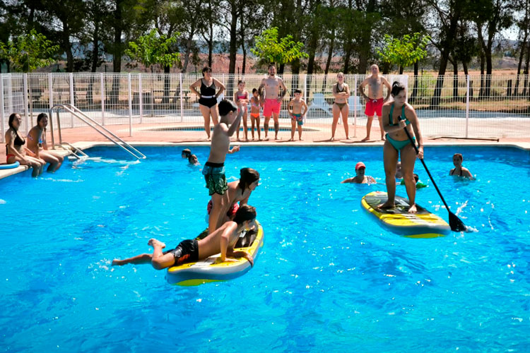 Foto de archivo del padel surf en Cinco Olivas, en 2024