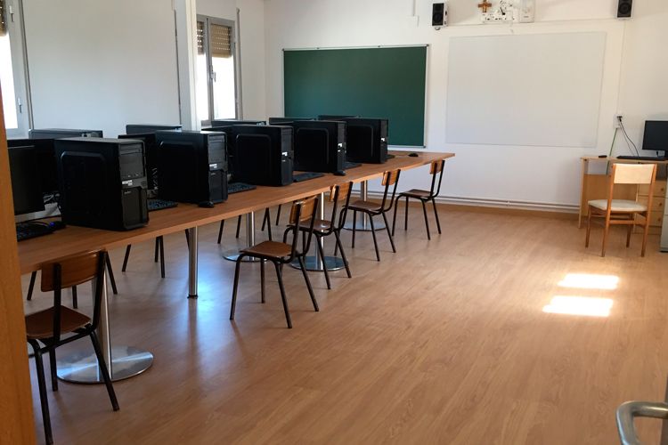 Aula del colegio Santa María de la Esperanza de Pina de Ebro