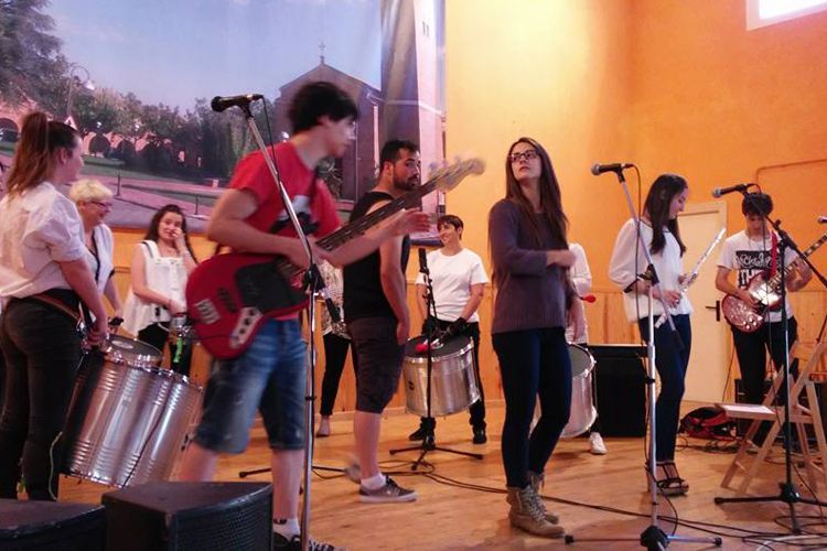 Foto de archivo de la actividad música para cambiar los pueblos 2015