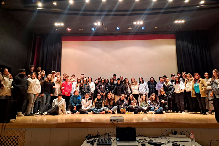 Foto de grupo de los jóvenes del proyecto 'Come to Amsterdam'