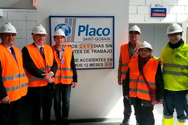Visita de Joaquín Olona a la planta de Placo