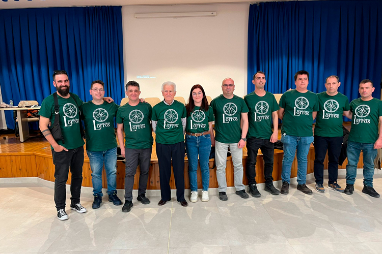 Foto de archivo del acto de fundación de la Asociación Lorros de Escatrón