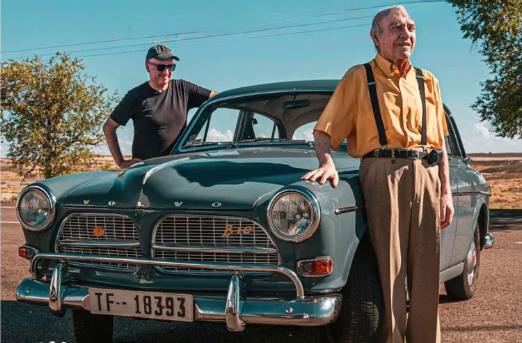 Imagen del cartel del documental 'Vivir girando' protagonizado por el propio Domingo Belled y el actor Luis Rabanaque