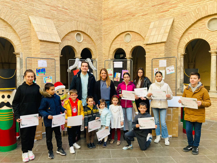 Foto de archivo de los ganadores del primer concurso de postales navideñas de Pina