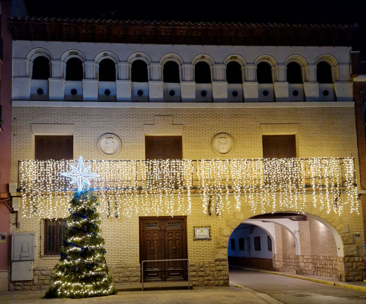 Ayuntamiento de Pina iluminado