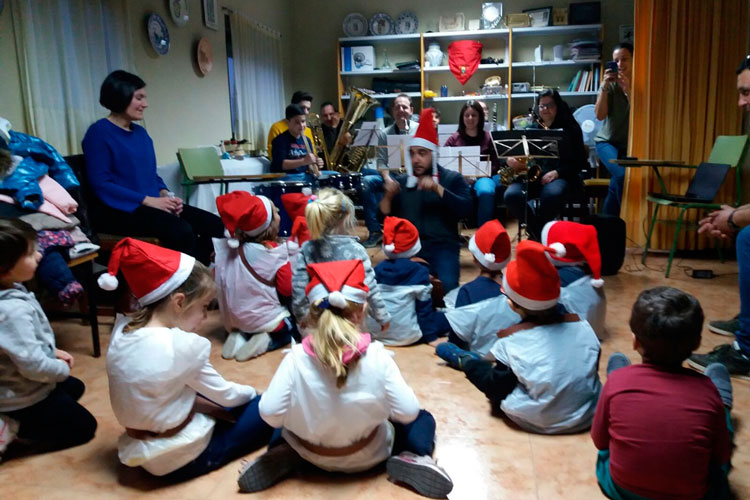 Foto de archivo de una actividad de la banda de Quinto la Navidad pasada