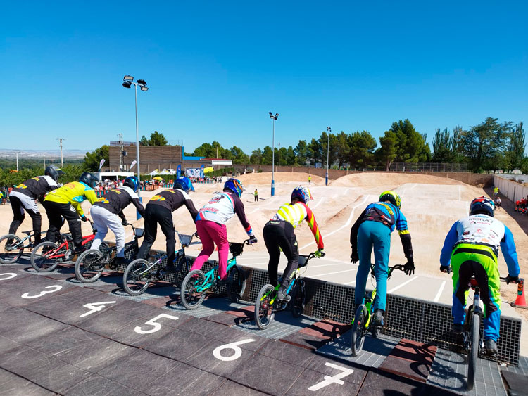 Foto de archivo de la copa de BMX de Quinto de 2024