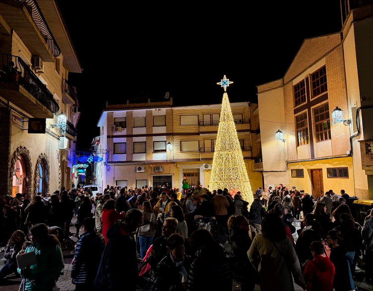 Foto de archivo del encendido de Navidad de Quinto de 2024