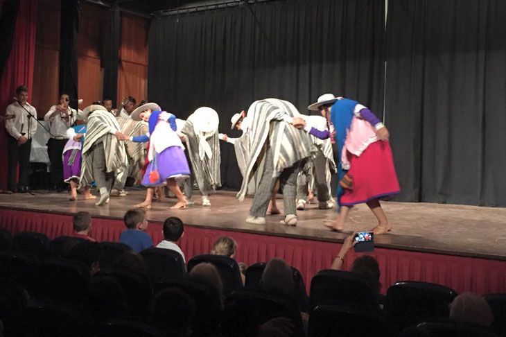 Folklore del mundo en Pina y Quinto