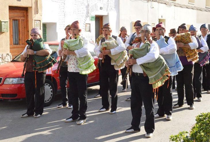 Actos tradicionales y selfies en la fiesta de San Miguel