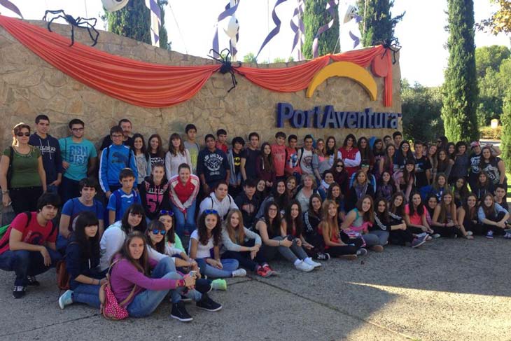 Los jóvenes celebran Halloween en Port Aventura