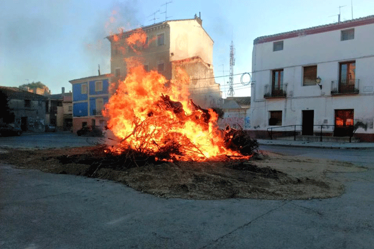 Patatas asadas al calor de la hoguera en Pina