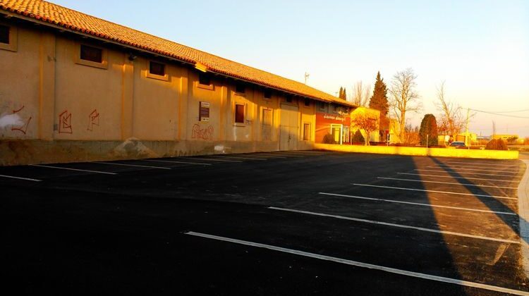 Nuevo aparcamiento junto al tanatorio de Pina