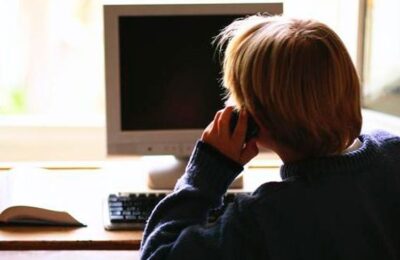 Educación activa un teléfono de ayuda para menores que sufran acoso escolar