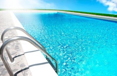 A subasta el mantenimiento y el servicio de bar de las piscinas municipales de La Zaida