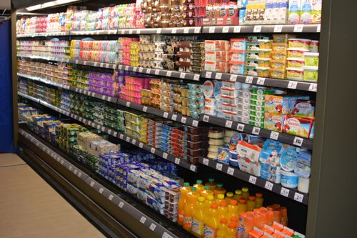 “Queremos combinar la cercanía al cliente con precios que hagan que no haya que salir de Escatrón para hacer una compra completa”