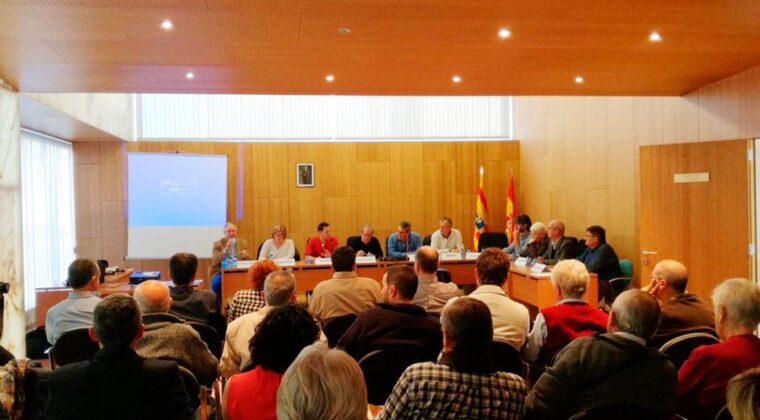 La plataforma A-68, respaldada con más de cien instituciones, cuaja en el territorio