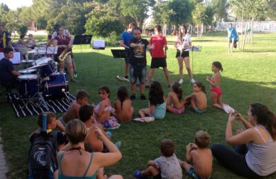 Tarde musical en las piscinas de Quinto
