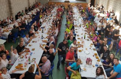 Multitudinaria subida al poyo en Alforque