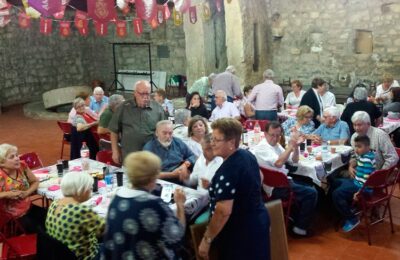 Animada merienda de la asociación San Lorenzo de Alborge
