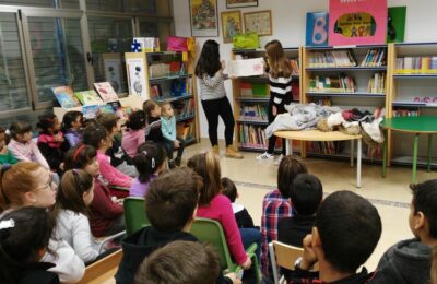 Cuentacuentos en la biblioteca de Gelsa