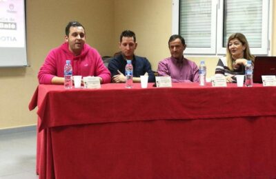 Ana Larraz presenta en Quinto el libro que indaga en la historia vivida por su abuelo