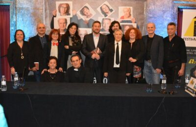 El grupo literario de Pina presenta sus ‘10 razones para matar’ en el Teatro Principal de Zaragoza