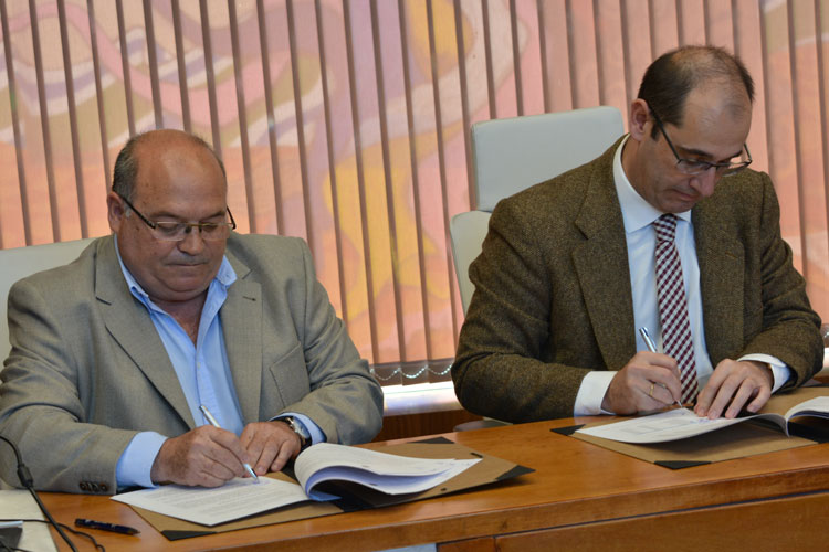 Escatrón y el grupo Cobra sellan su acuerdo para poner en marcha el proyecto fotovoltaico