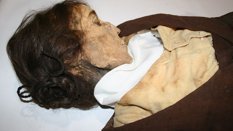 Quinto abre el primer museo de momias de España