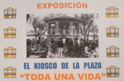 Exposición fotográfica en el kiosko de la plaza de Pina