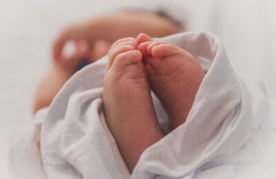 Hacienda inicia la devolución del IRPF de las prestaciones por maternidad y paternidad