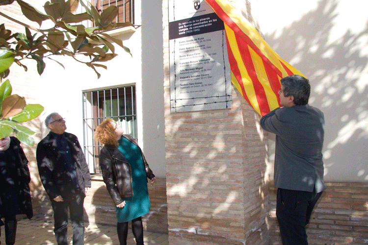 Pina recuerda a los siete vecinos que murieron víctimas de los nazis