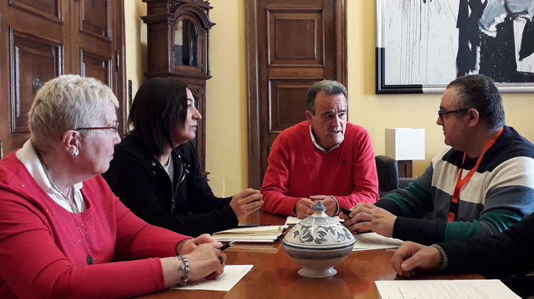 La DPZ reclama a la DGA que asfalte el camino que une Pina con Gelsa ante el inicio de las obras en el puente