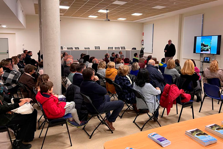 Javier Blasco presenta su último libro, dedicado a la flora y fauna de Pina