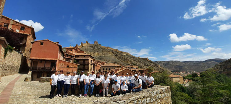 Vecinos de Gelsa visitan Albarracín con Cruz Roja