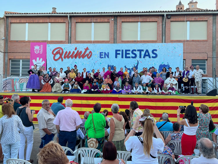 Quinto llena sus calles con la celebración de Santa Ana