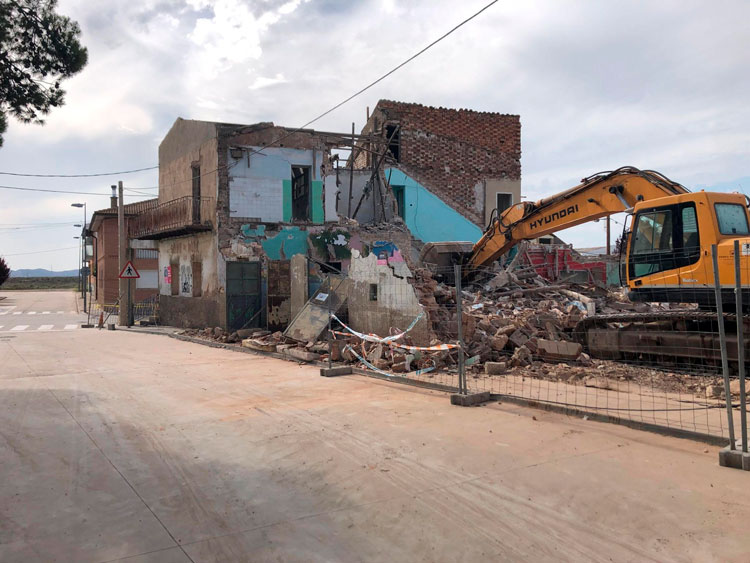 Escatrón dice adiós al edificio de la mítica discoteca ‘Las Palmeras’