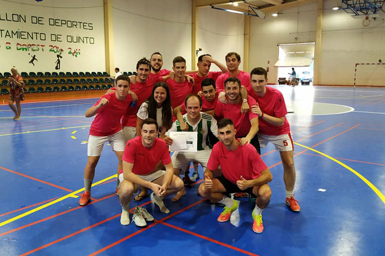 El 24 horas de fútbol sala reúne a casi 180 futbolistas