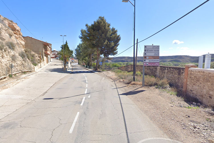 Corte en la carretera A-221 a la altura de Sástago
