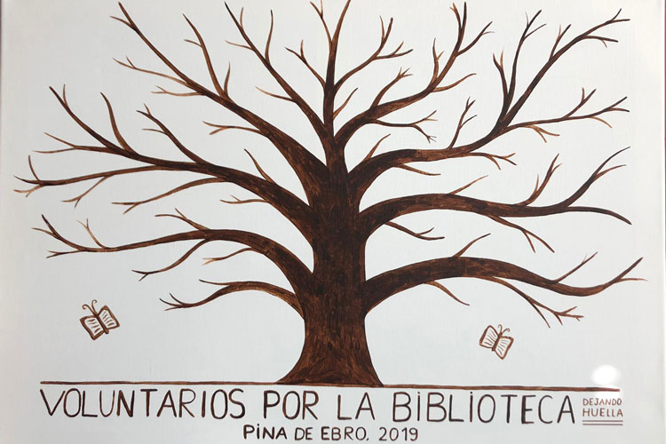 Los voluntarios ‘dejan huella’ en la nueva biblioteca de Pina