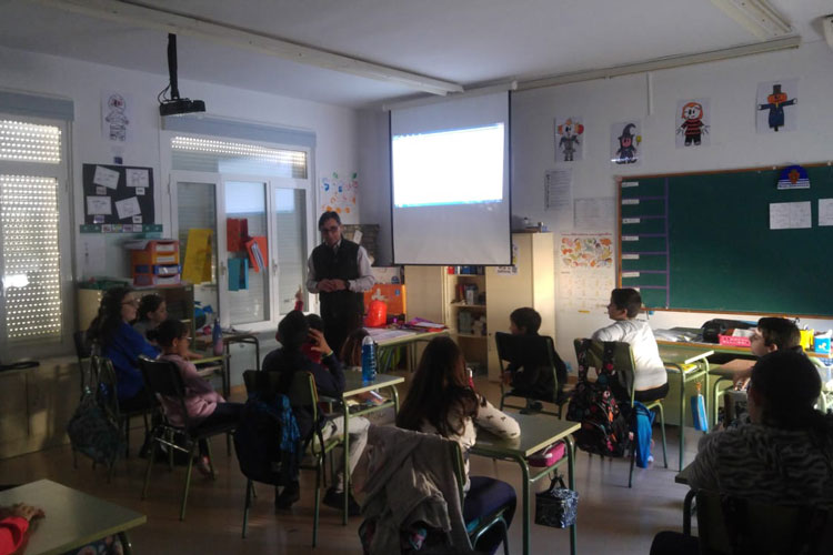Taller de resucitación cardiopulmonar en el colegio de La Zaida