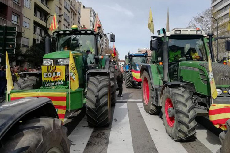 Los agricultores y ganaderos posponen las movilizaciones para garantizar el suministro