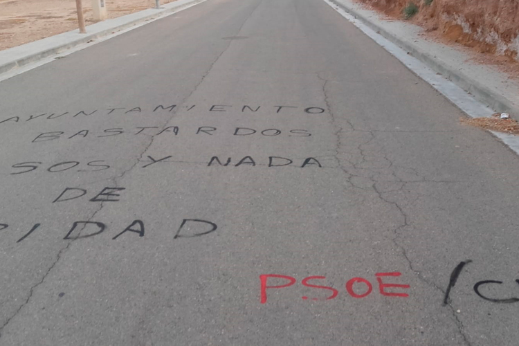 CHA condena las pintadas y amenazas aparecidas contra su concejal en varios puntos de Sástago