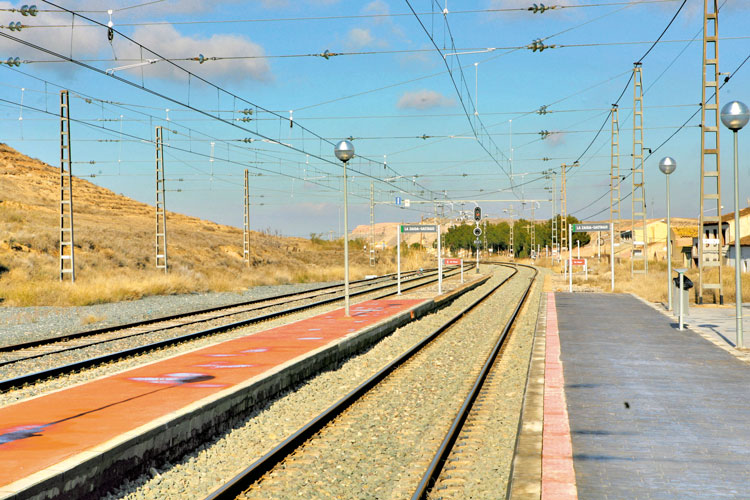 El tren que conecta Zaragoza con Mora de Ebro vuelve a dar servicio