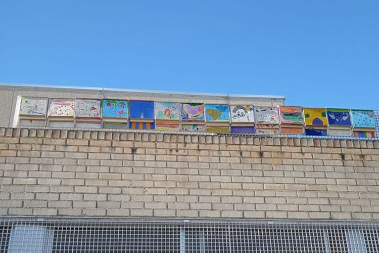 ‘Operación murciélago’ en el colegio de Gelsa