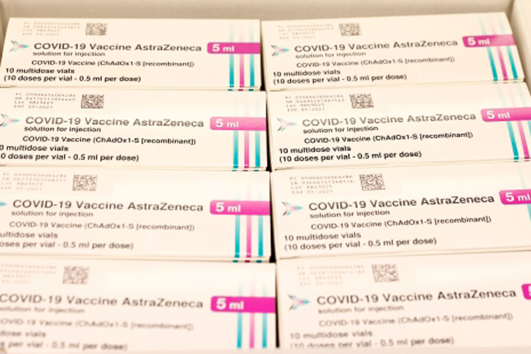 El Ministerio de Sanidad suspende la vacunación con AstraZeneca