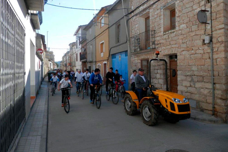 Tradicional salida en bici por el 1 de mayo en Sástago